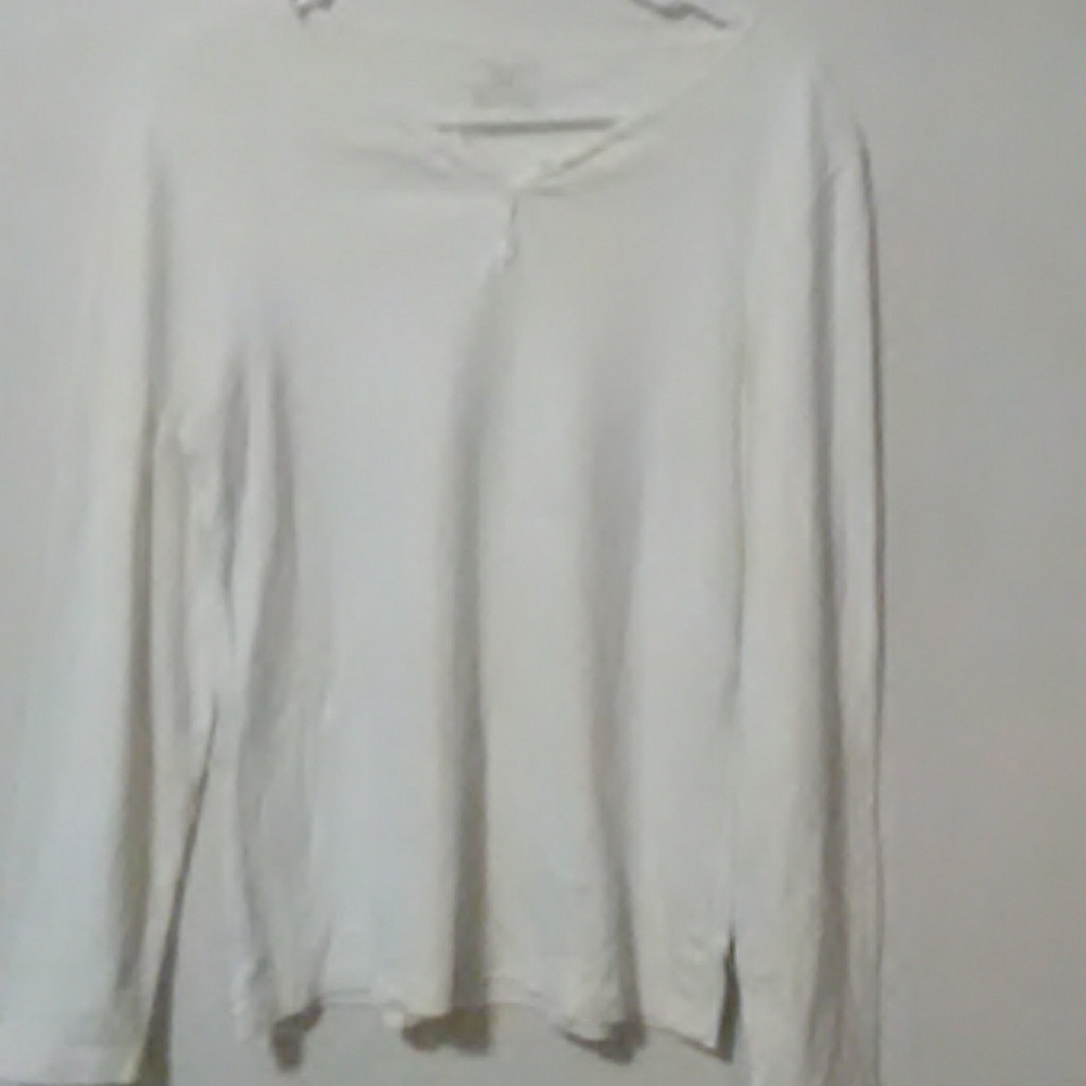 Jones New York Sport 3 button long sleeve tee